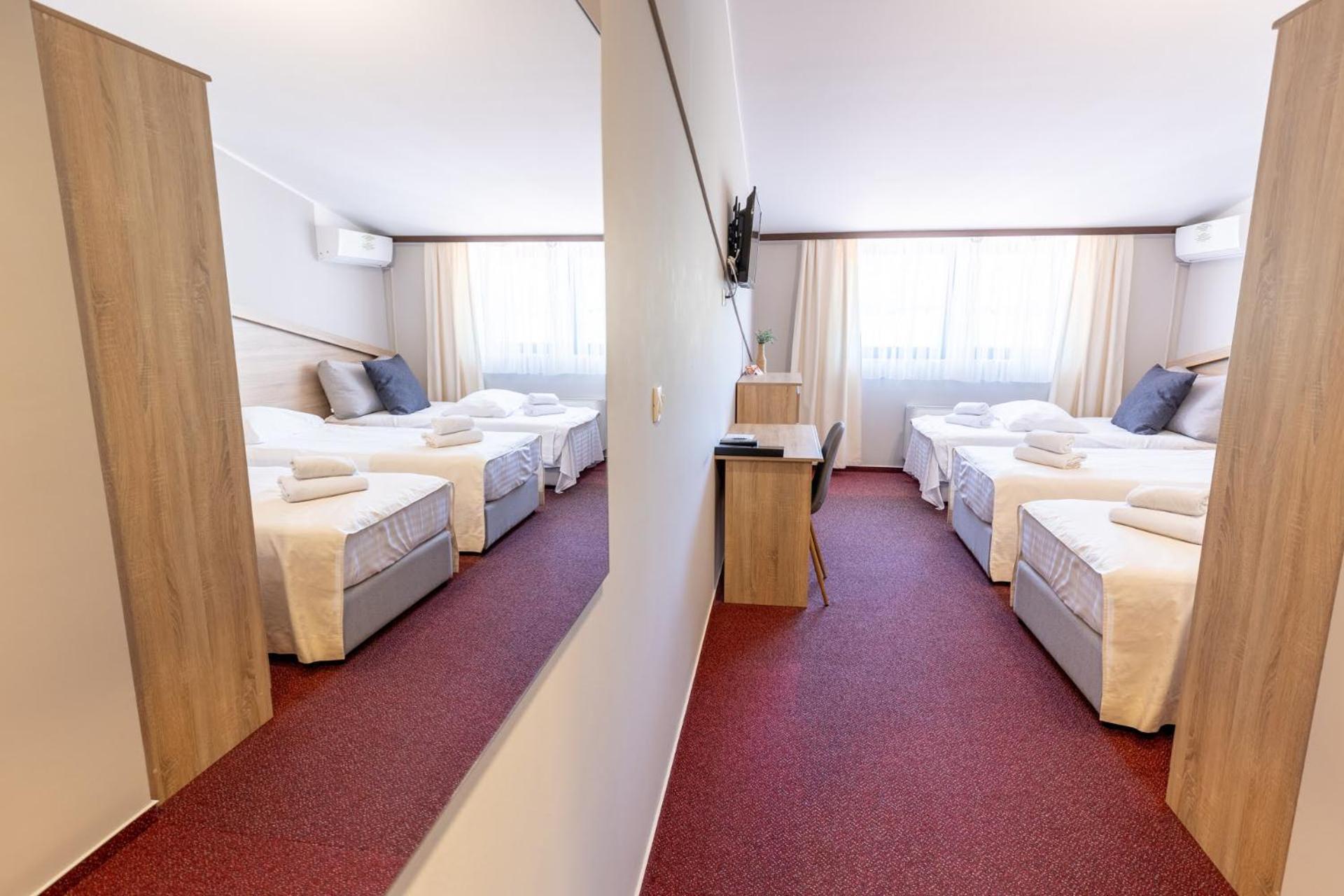 Hotel Dolenjc ノヴォ メスト 部屋 写真